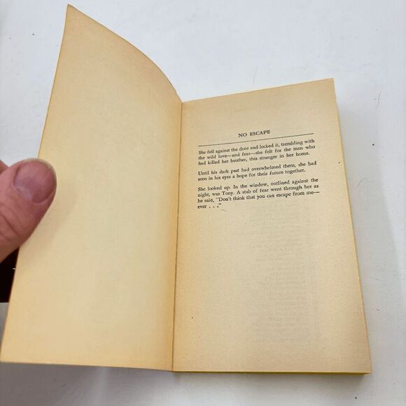 The Solitary Horseman Emilie Loring Bantam Romance Paperback Vintage - Picture 4 of 6